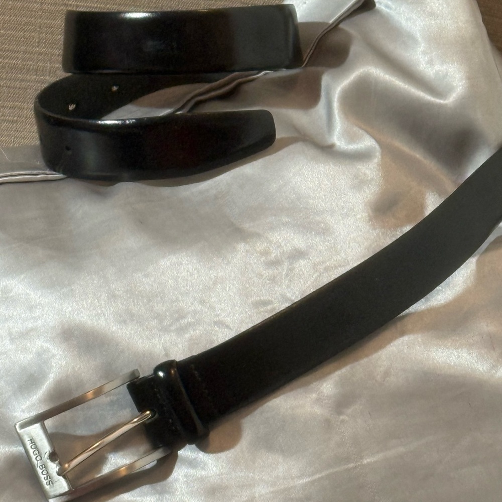 Hugo Boss Metallic Silver Belt Buckle - Picture 3 of 3